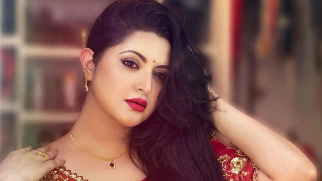 হঠাৎ পরীমণির বাড়ির সামনে শিক্ষার্থীদের ভিড়!