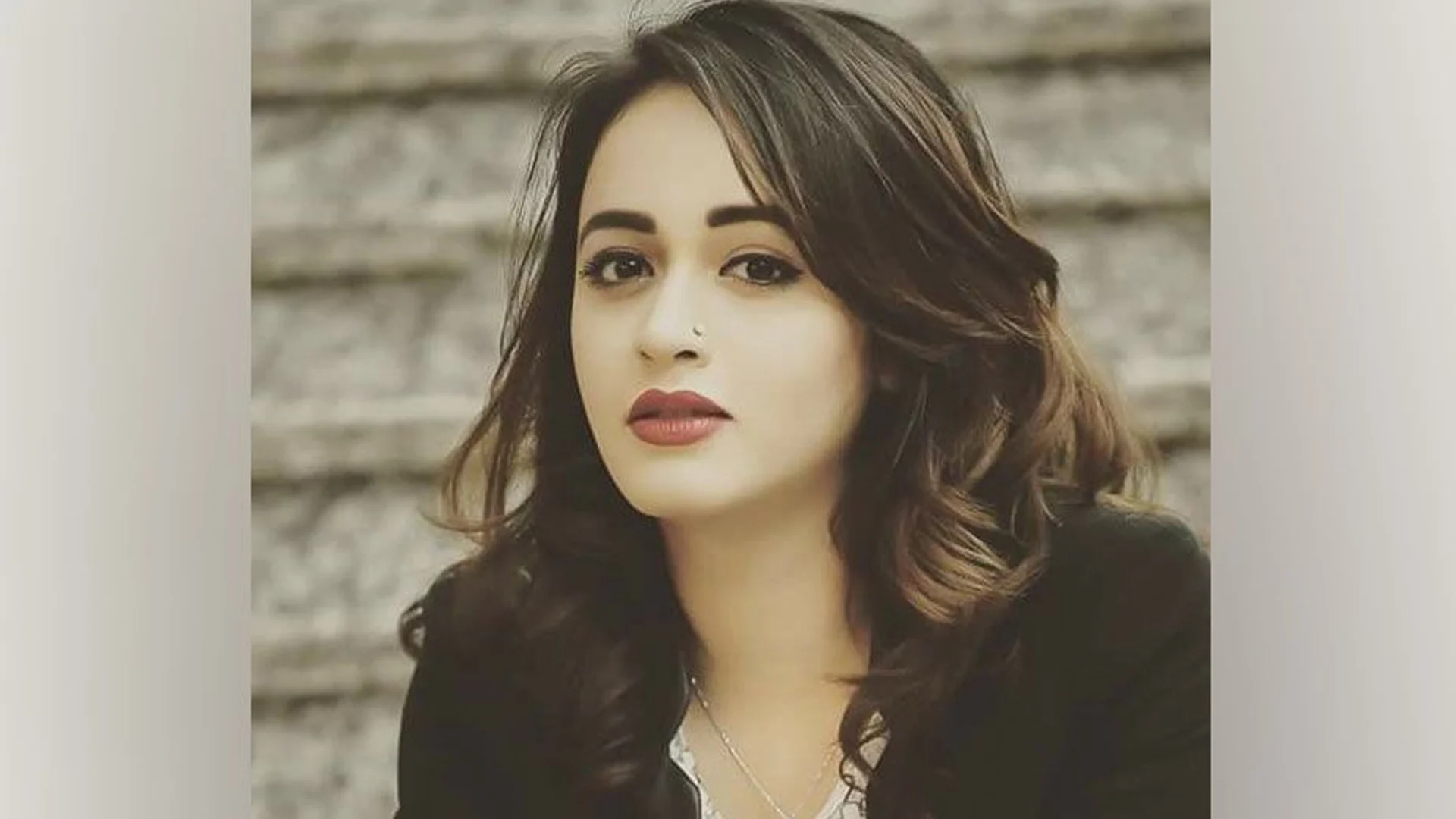 দ্বিতীয়বার ‘প্রবাসীর স্ত্রী’ হলেন অহনা