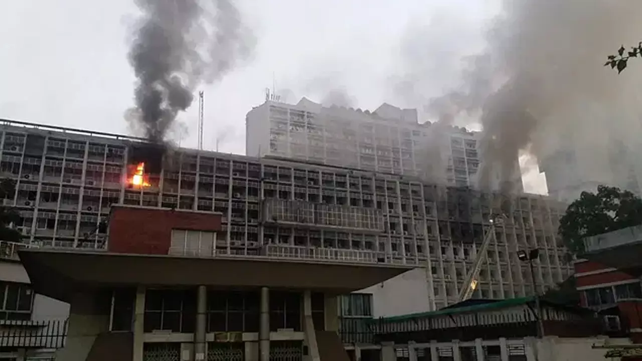 বৈদ্যুতিক লুজ কানেকশনের কারণে সচিবালয়ে আগুনের সূত্রপাত