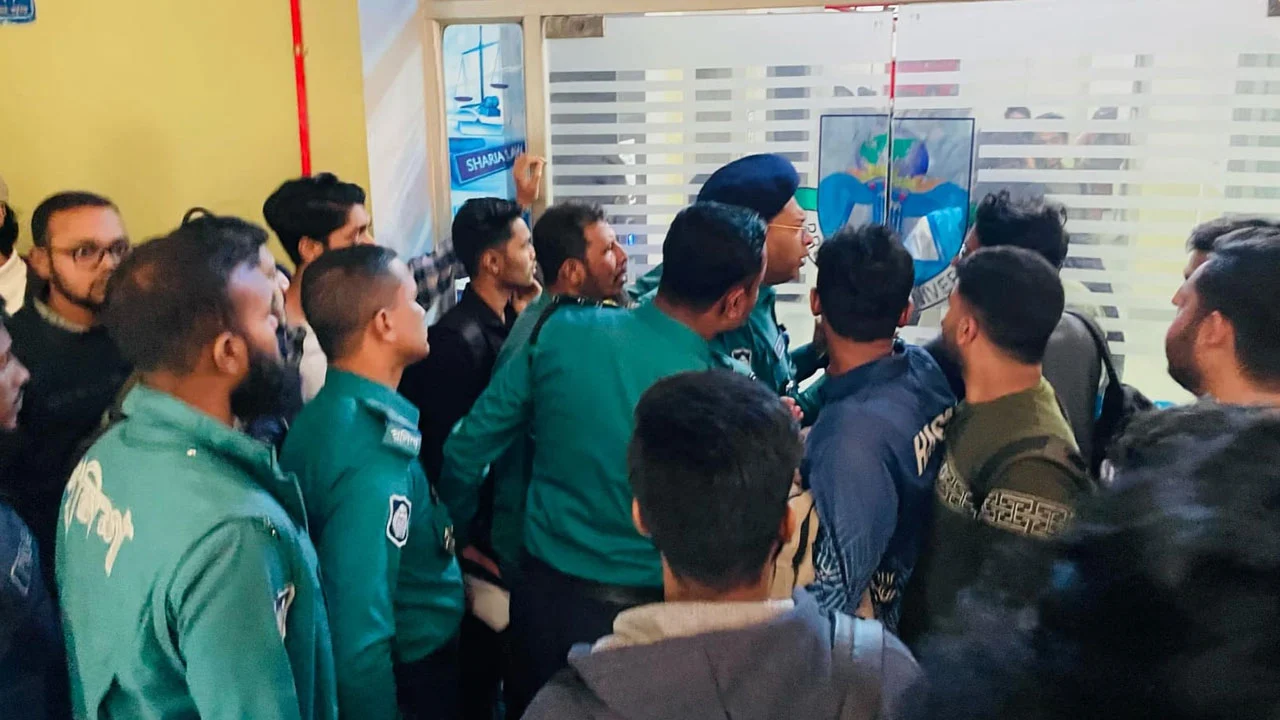 শিক্ষার্থী পিটিয়ে তোপের মুখে ‘সমন্বয়ক’