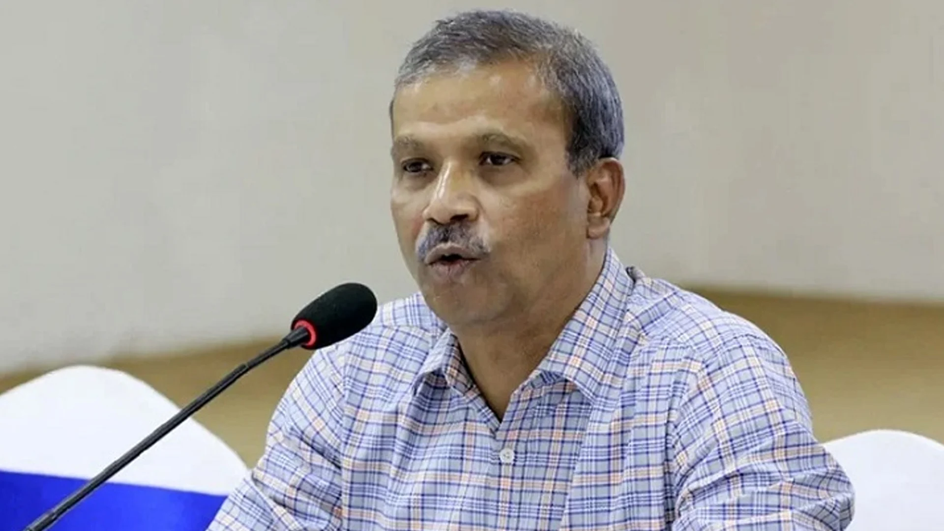 ‘প্রবাসীদের বিরুদ্ধে অবস্থান নেওয়া কূটনীতিকরা শাস্তির আওতায় আসছেন’