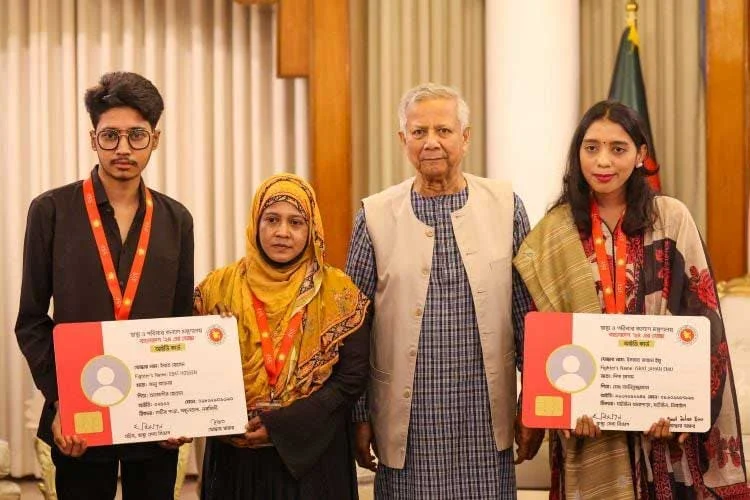 জুলাই গণ অভ্যুত্থানের যোদ্ধাদের জন্য হেলথ কার্ড বিতরণ কার্যক্রমের উদ্বোধন
