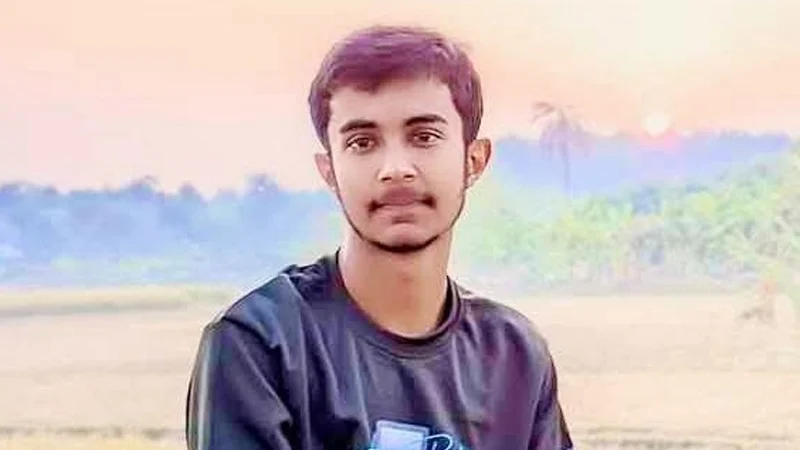 থার্টিফার্স্ট উদযাপন করতে গিয়ে ছাদ থেকে পড়ে স্কুলছাত্রের মৃত্যু