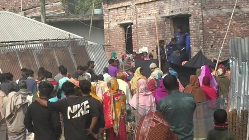 বিষপানে প্রবাসীর স্ত্রী মৃত্যু, খবর পেয়ে যুবকের কাণ্ড+