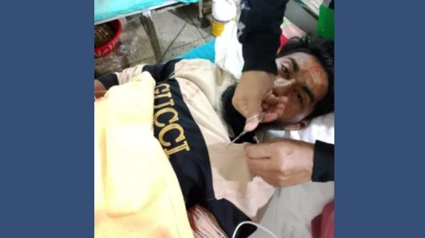 স্বামীর পুরুষাঙ্গ কেটে হাসপাতাল ও থানায় ফোন দিলেন স্ত্রী