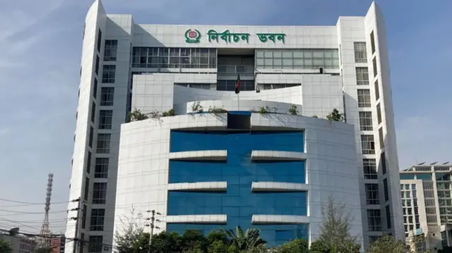 ১৫২ কর্মকর্তাকে বেতনের টাকা ফেরত দিতে বলল ইসি