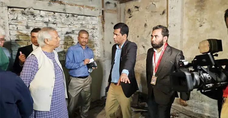 দেশি বিদেশি গণমাধ্যমকর্মীদের নিয়ে আয়নাঘর পরিদর্শনে প্রধান উপদেষ্টা