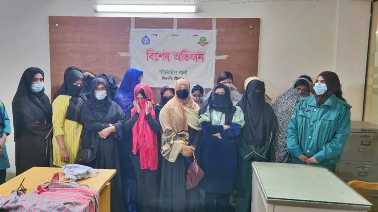 ফ্লোর ভাড়া নিয়ে কাপল ড্যান্স, চট্টগ্রামে ২৫ নারী পুরুষ আটক