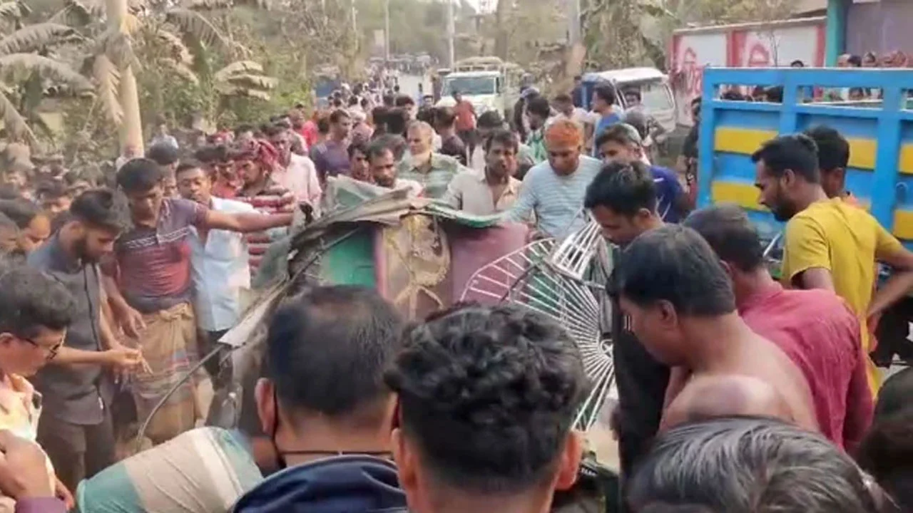 সড়ক দুর্ঘটনায় প্রবাসীর স্ত্রীর মৃত্যু