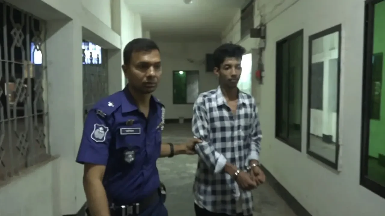 অস্ত্র ঠেকিয়ে প্রবাসীর স্ত্রীকে ধর্ষণচেষ্টায় যুবক গ্রেপ্তার