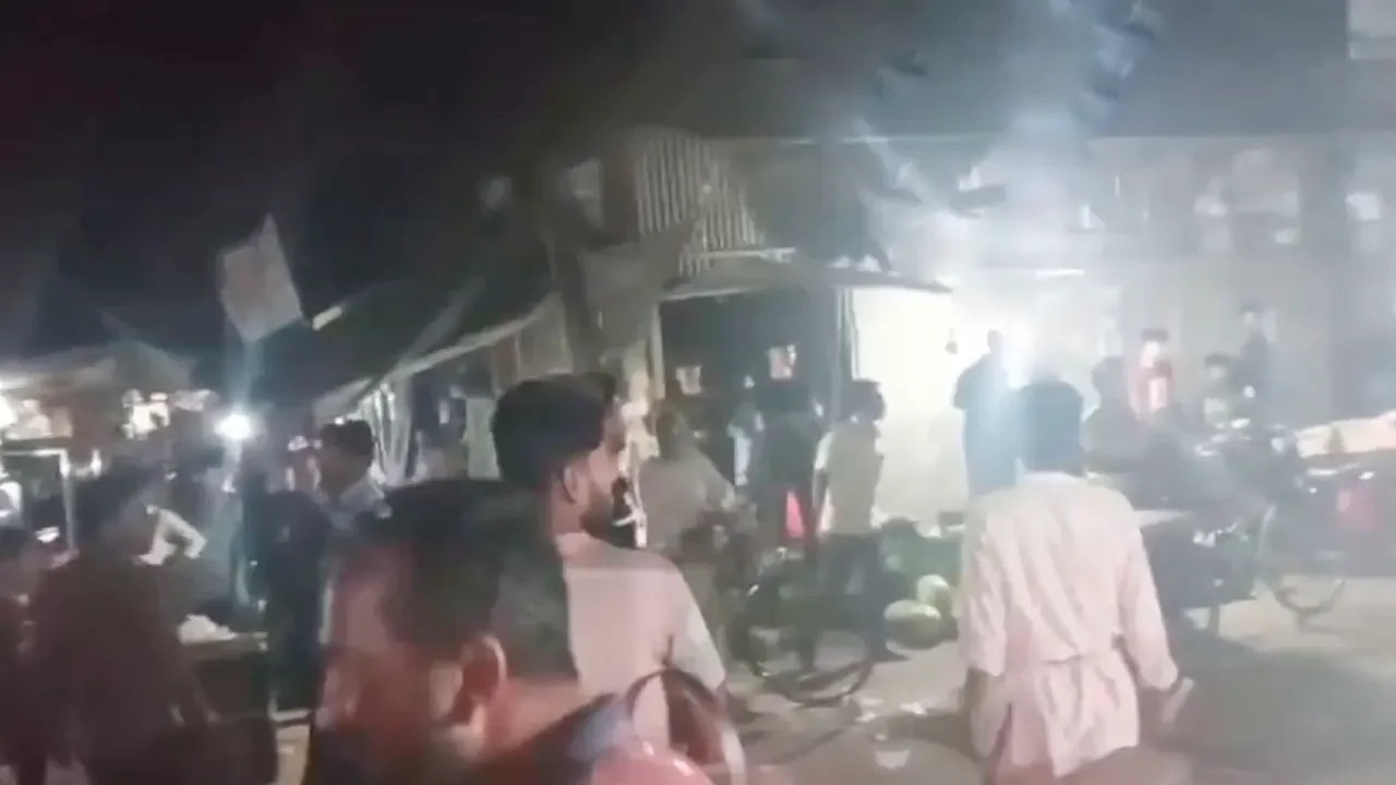 ঈদের জুতা বদলে না দেওয়ায় সংঘর্ষ