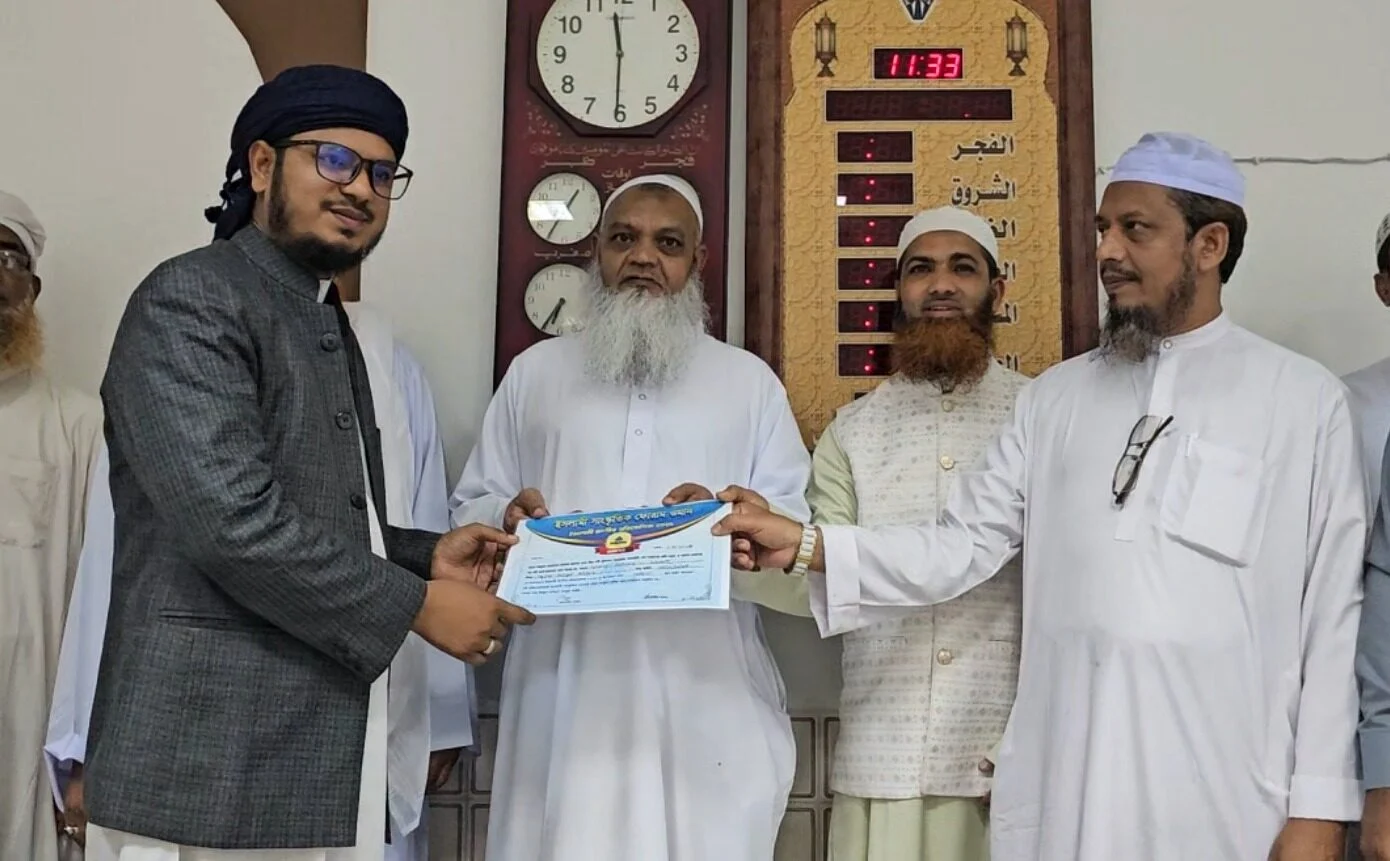 ওমানে ইসলামী সংগীত গেয়ে আকর্ষণীয় পুরস্কার পেলেন ৩ প্রবাসী